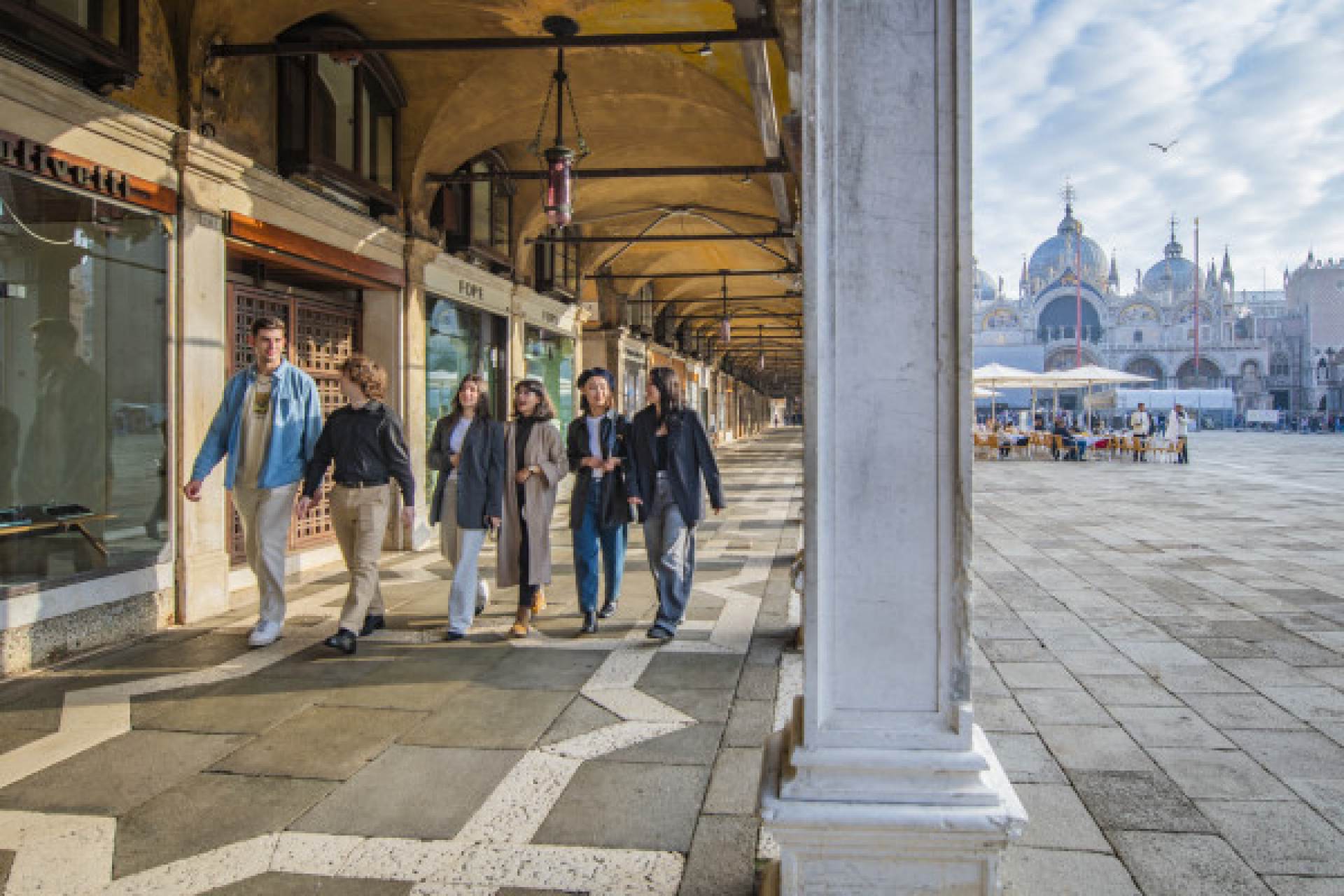 Classic Venice, Doge´s Palace, Basilica and Gondola