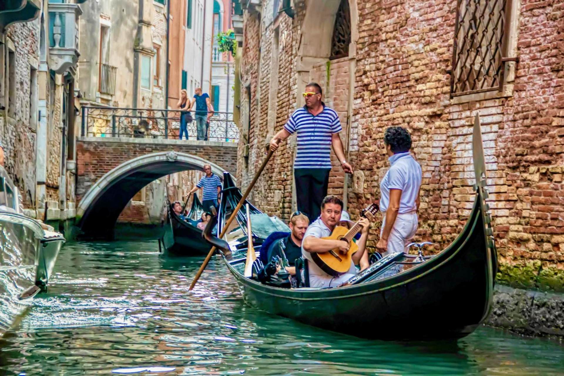 Shared Gondola Ride with Serenade in Venice