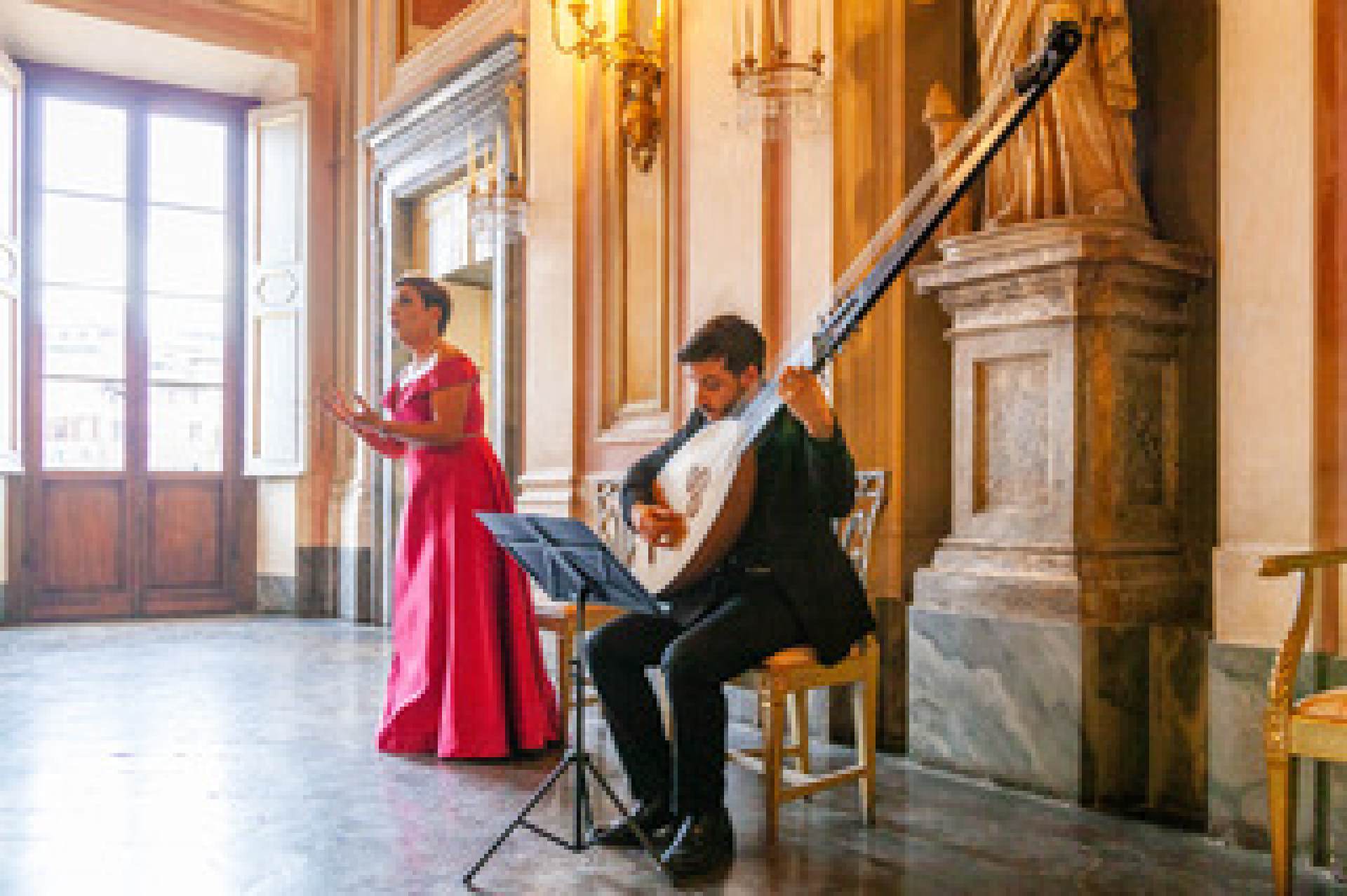 Siena: intimate Opera concert and tour in Piazza del Campo