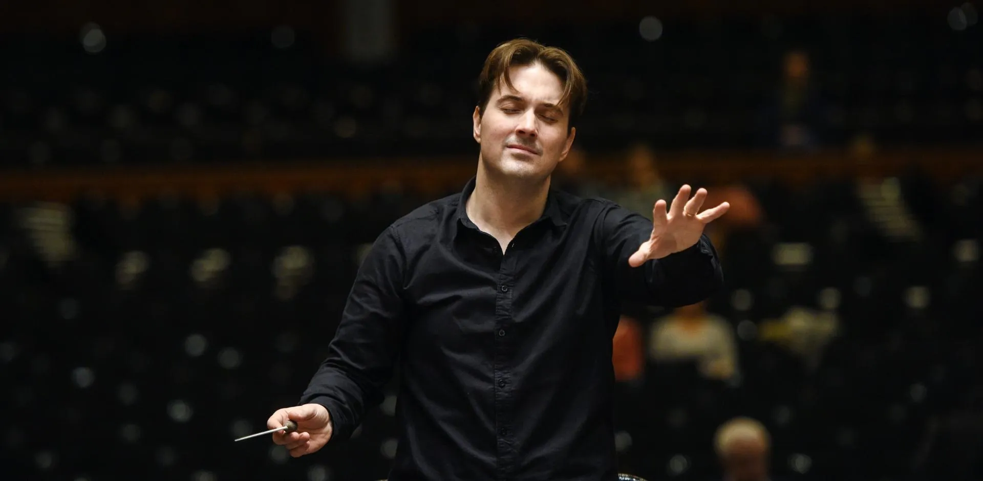 Alexander Soddy dirige Beethoven y Shostakóvich