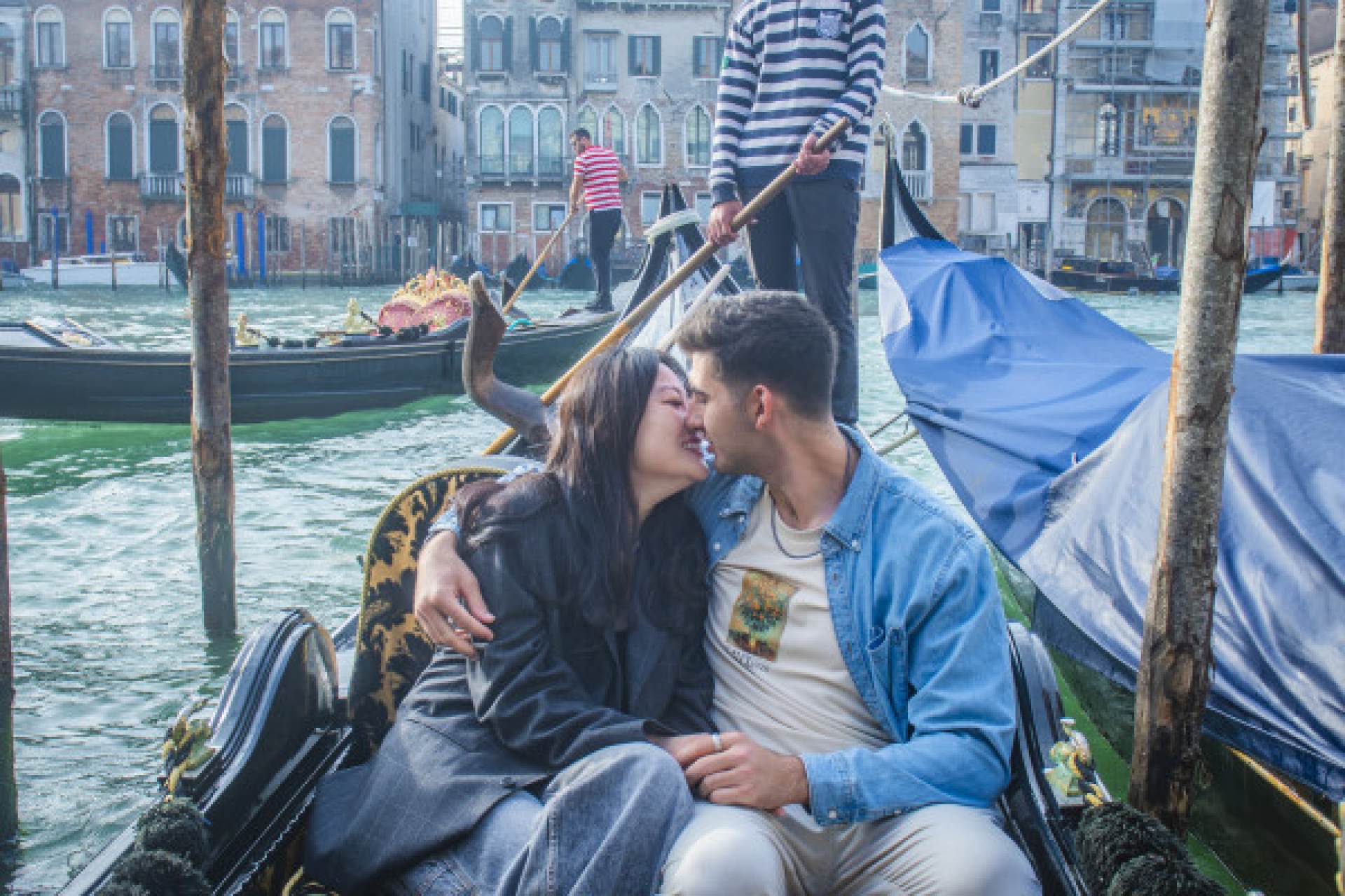 Romantic Gondola Tour and Dinner for Two