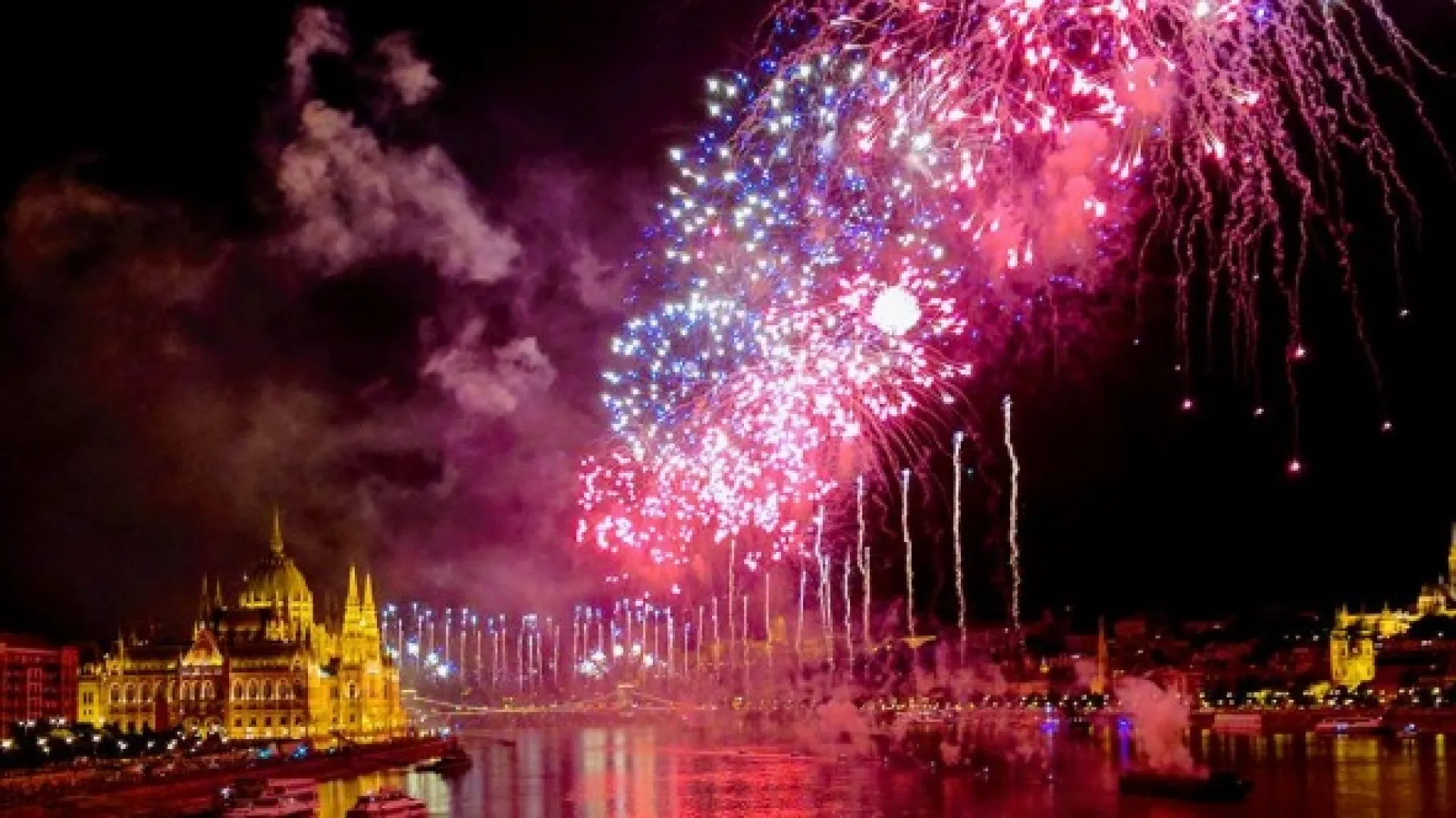 Crucero con Cócteles y Fuegos Artificiales