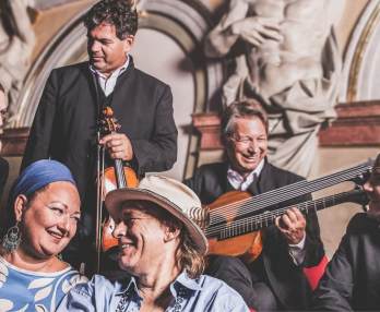 Ernst Molden und Neue Wiener Concert Schrammeln feat.Tini Kainrath