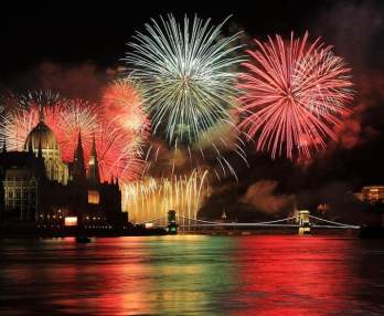 Dinner and Cruise with Fireworks