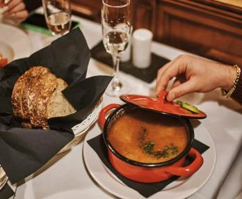 Crociera sul Danubio con zuppa di gulasch e lángos