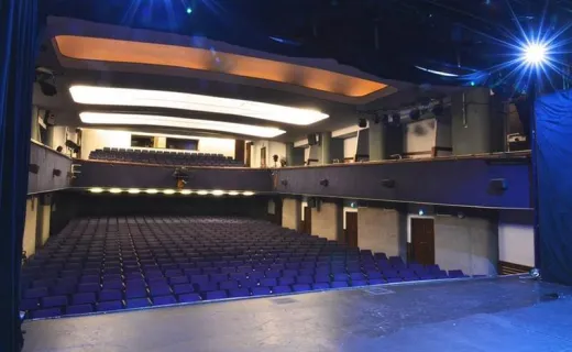 Teatro Broadway - WOW Black Light Theater