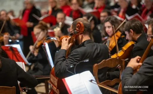 Großes Konzert traditioneller Weihnachtslieder