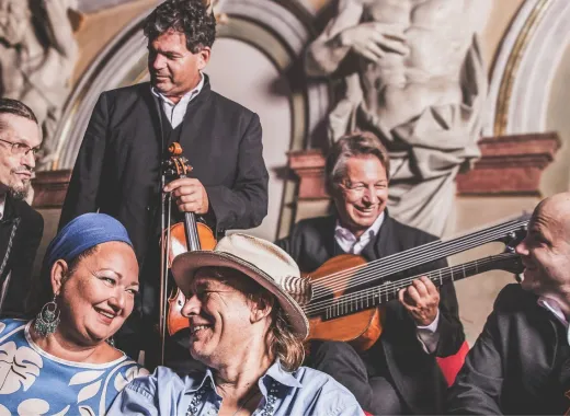 Ernst Molden and Neue Wiener Concert Schrammeln feat.Tini Kainrath