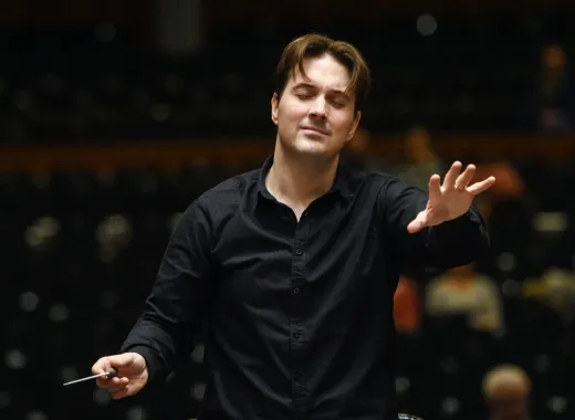 Alexander Soddy dirige Beethoven y Shostakóvich