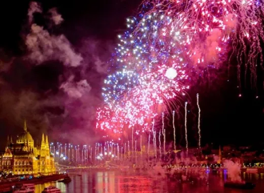Crucero con Cócteles y Fuegos Artificiales
