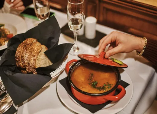 Crociera sul Danubio con zuppa di gulasch e lángos