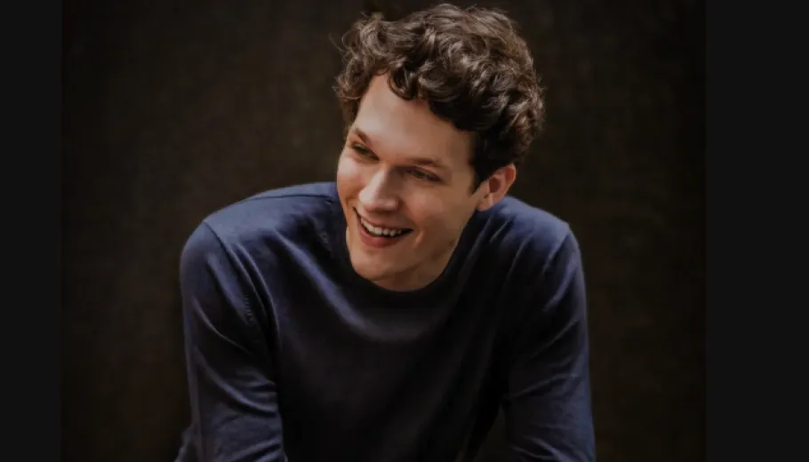 Lukas Sternath, Piano