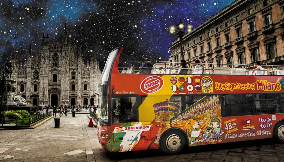 Tour nocturno de Milán en autobús abierto
