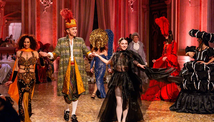 Carnival Extravaganza, Carnaval de Venecia 2027