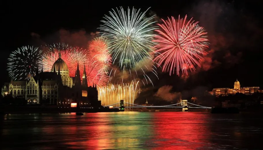 Cena e Crociera con Fuochi d’Artificio